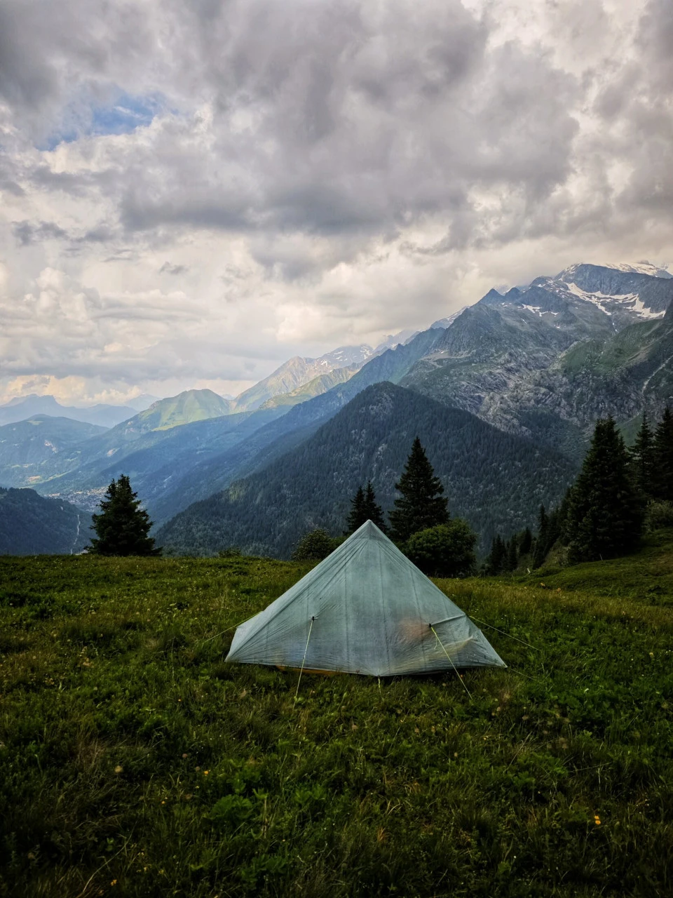 The weather has a say too: on the TMB, an evening under the tent looks more often like this than like a golden postcard