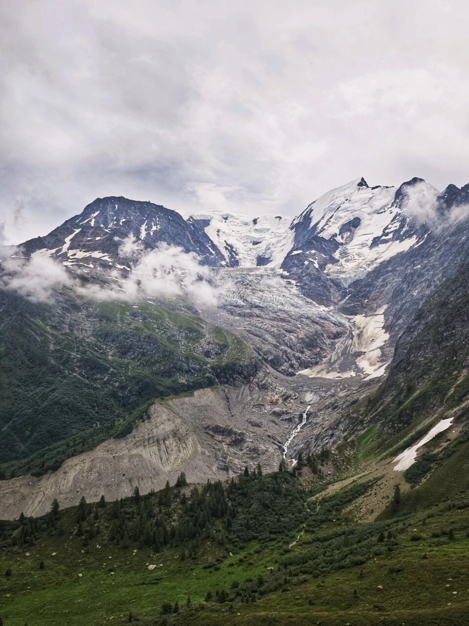 The Bionnassay glacier and its moraine, on the first stage