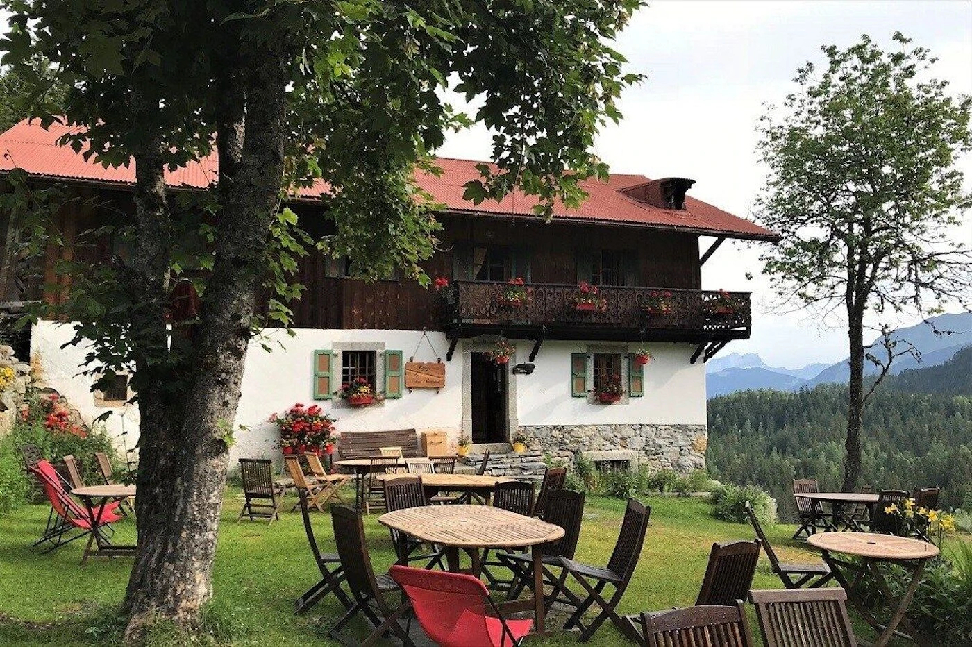 Refuge de Nant Borrant above Notre-Dame-de-la-Gorge