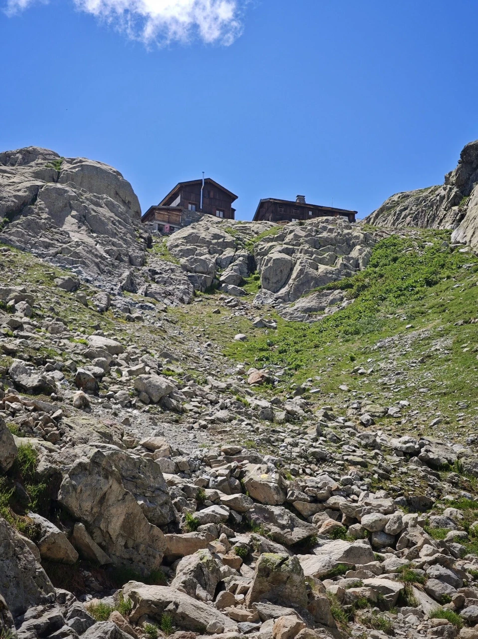 The Refuge du Lac Blanc, set on the slabs above the ascent trail